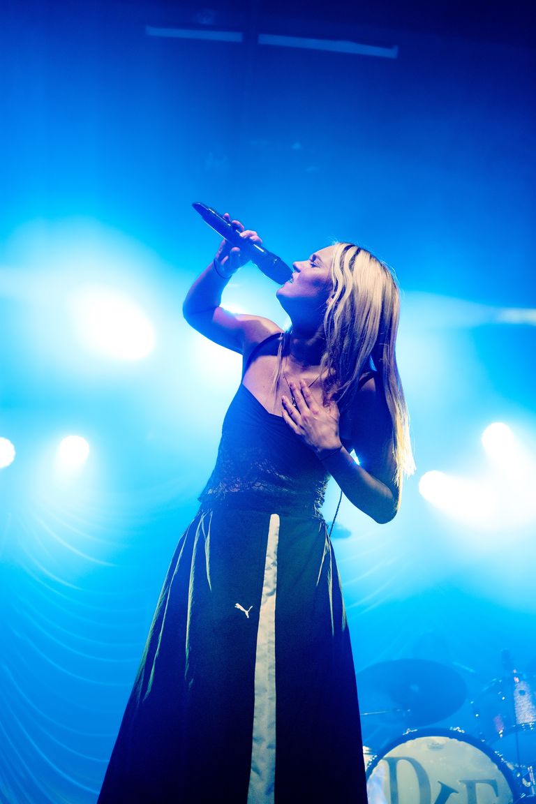Mid Drift performing live in Adelaide at The Gov